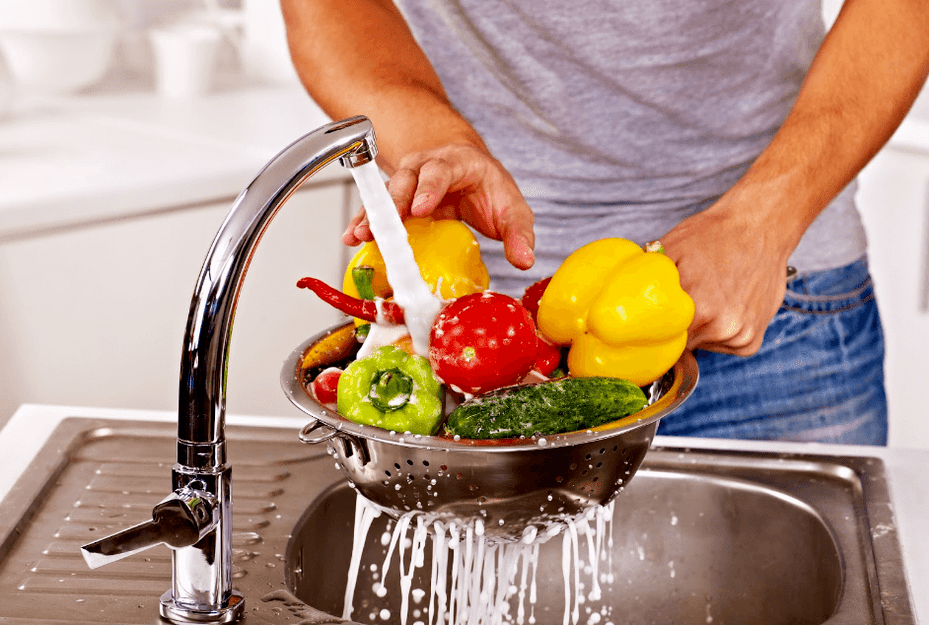 lavar as verduras para evitar a infección por vermes