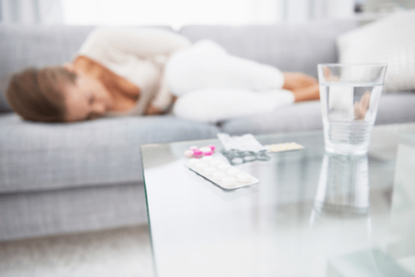 dor abdominal debido á presenza de parasitos no corpo